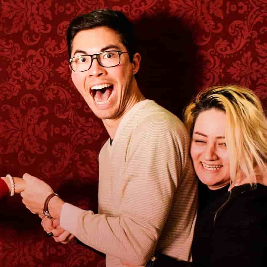 Host reaguje s opravdu vyděšeným výrazem